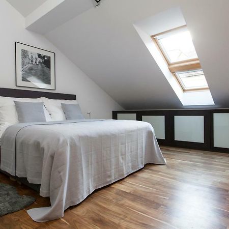 Attic Apartment Praha Bagian luar foto