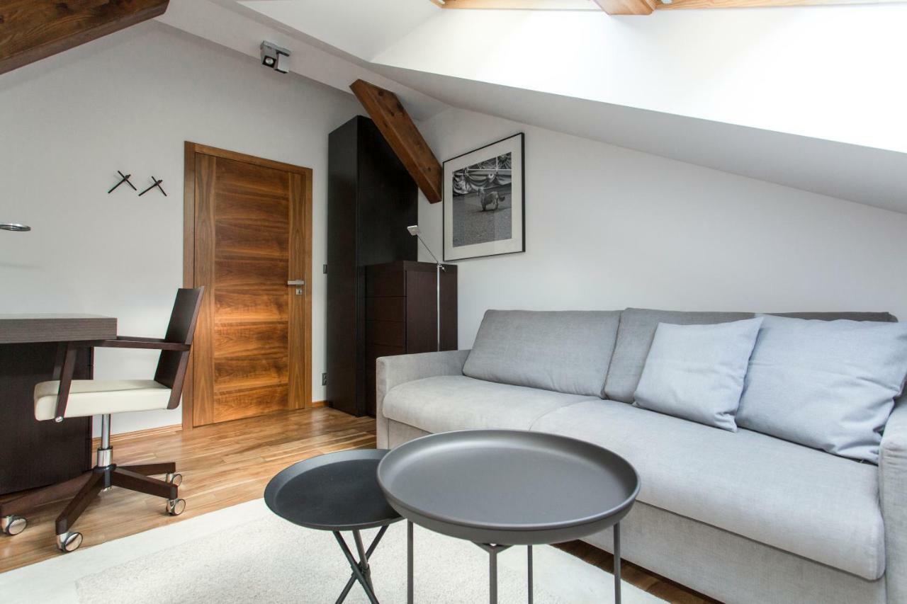 Attic Apartment Praha Bagian luar foto