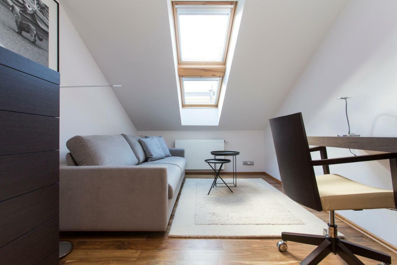 Attic Apartment Praha Bagian luar foto