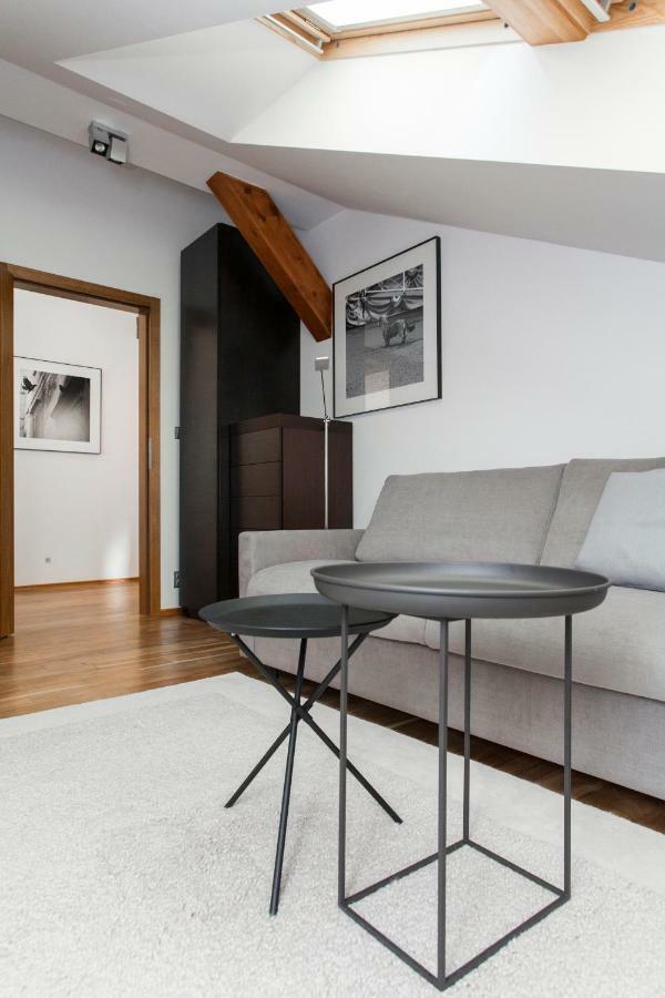 Attic Apartment Praha Bagian luar foto